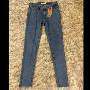 Levi’s 711 Skinny Jeans